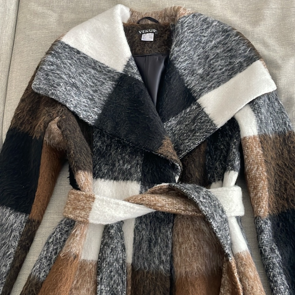 Venus Wool Coat - Picture 2 of 5